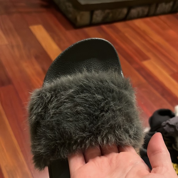 Steve Madden faux fur gray slides size 8 - Picture 3 of 4